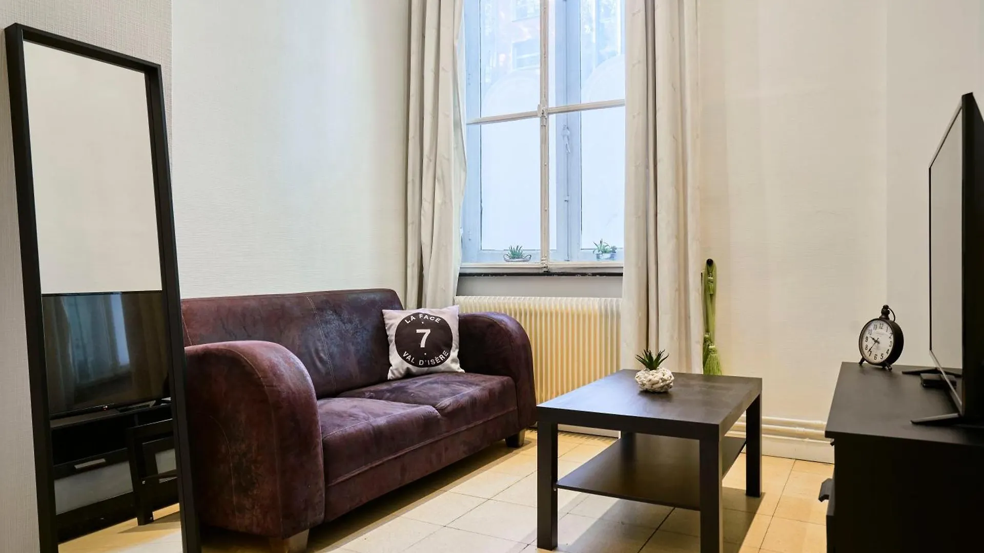 Lille Hypercentre - Cocon Apartment 0*,